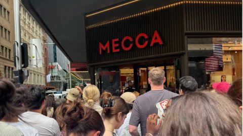 悉尼Mecca人山人海，原来是Justin bieber老婆来了!