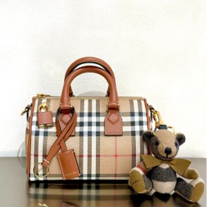 Burberry格纹波士顿包$1574