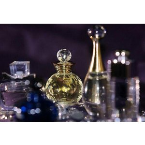 Christmas & New Year perfume gifts @ Amazon