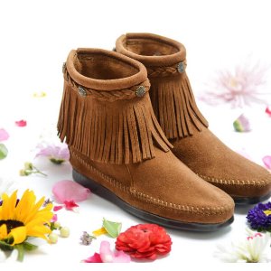 Minnetonka Women's Shoes On Sale @ 6PM.com
