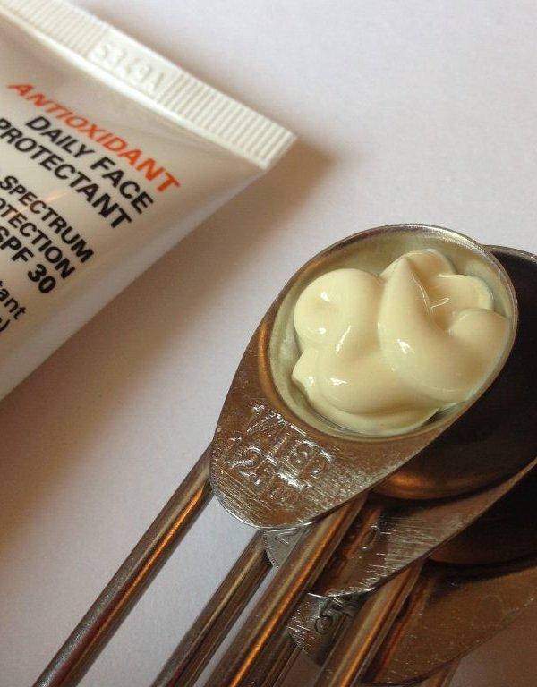 好纠结，化妆了到底要不要补擦防晒霜？ 帮你解决夏天一大烦恼 ...