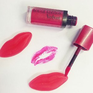 Select Lipsticks @ lookfantastic.com (US & CA)