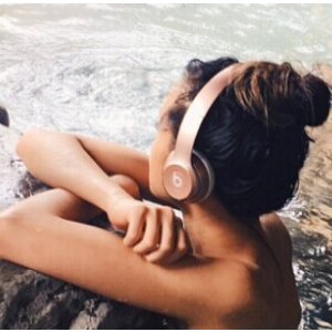 Beats Solo2 Wireless On-Ear Headphones (Rose Gold)