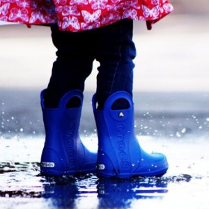 超高好评！雨天必备！Crocs 儿童雨靴 海蓝色