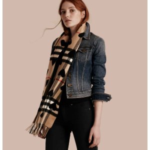 BURBERRY Classic Cashmere Scarf - Check and Hearts