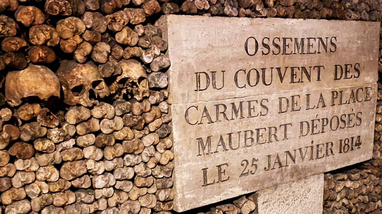 游走巴黎地下墓穴Catacombs 