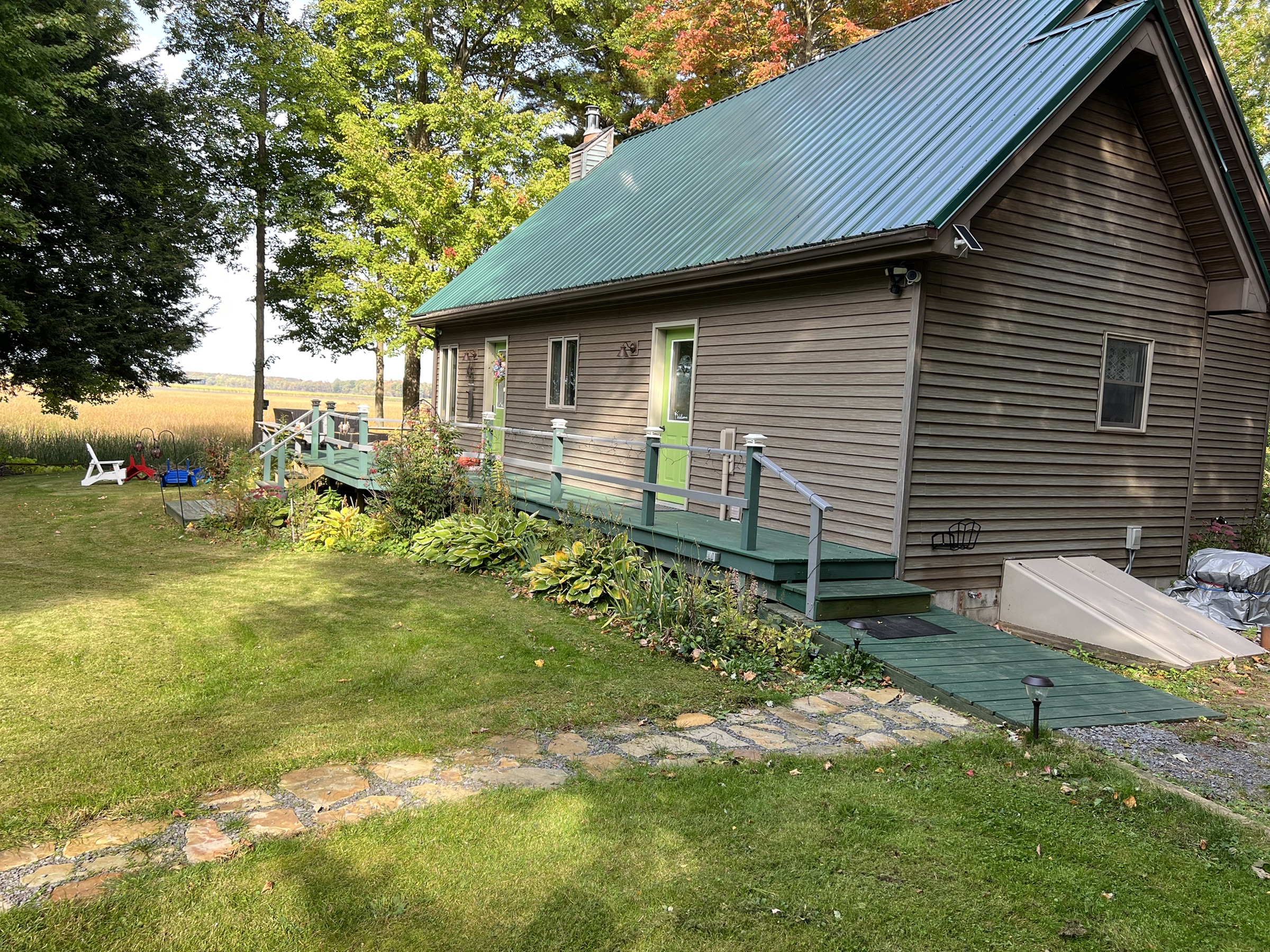All Season Cottage + 2 mins to fishing access site - Cottages for Rent in Sackets Harbor, New York, United States - Airbnb