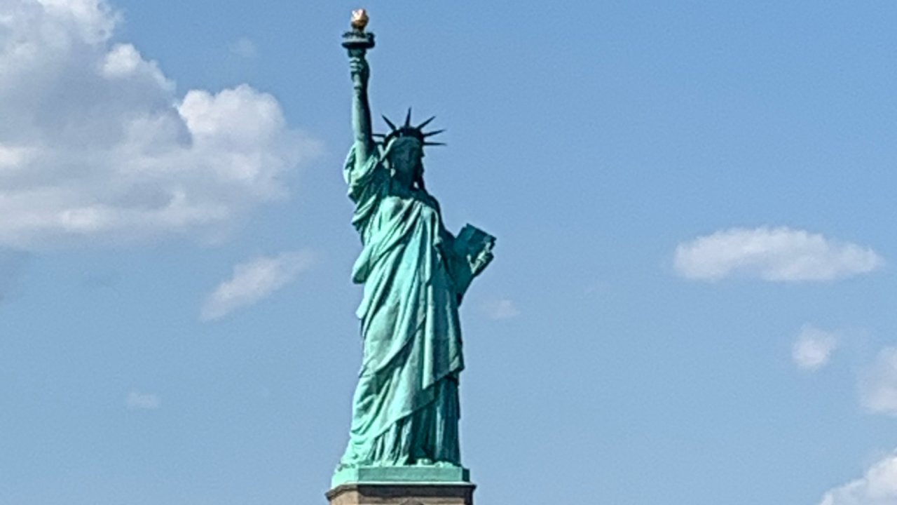 春游好去处，纽约自由女神像。美国标志性国家纪念碑，美国旅游胜地之一。