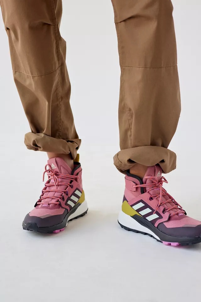adidas Terrex Trailmaker Mid GORE-TEX Women’s Hiking Sneaker | Urban Outfitters