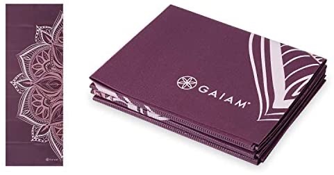 Amazon.com : Gaiam Yoga瑜伽垫 Mat Folding Travel Fitness & Exercise Mat | Foldable Yoga Mat for All Types of Yoga, Pilates & Floor Workouts, Cranberry Point, 2mm : Sports & Outdoors