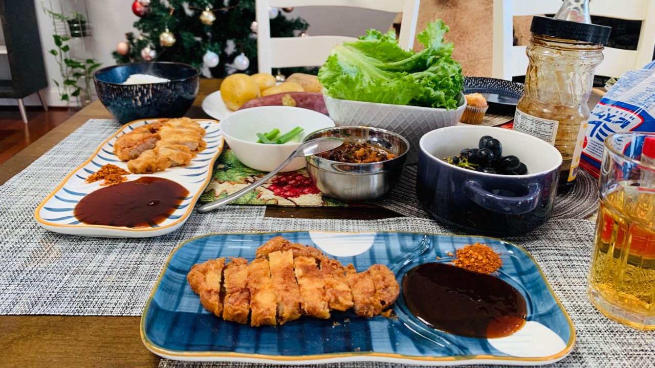 高碳幸福口感：日式炸猪排+东北菜包饭