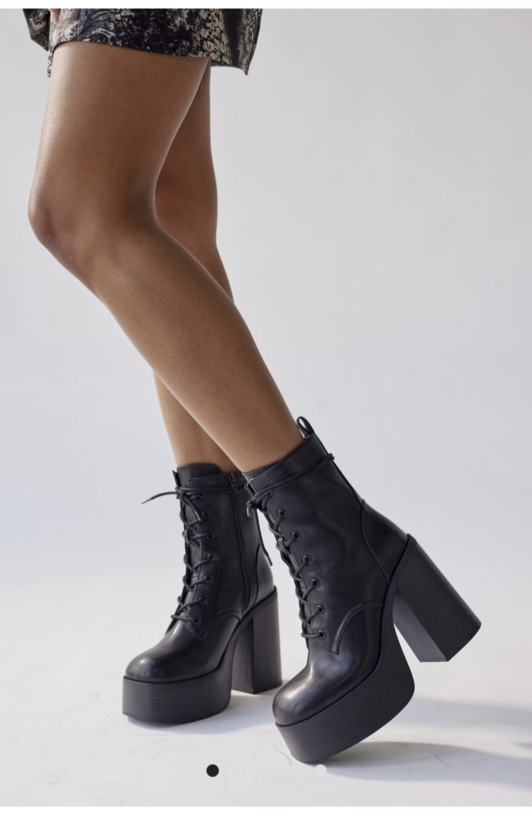 UO Noreen Lace-Up Platform Boot | Urban Outfitters