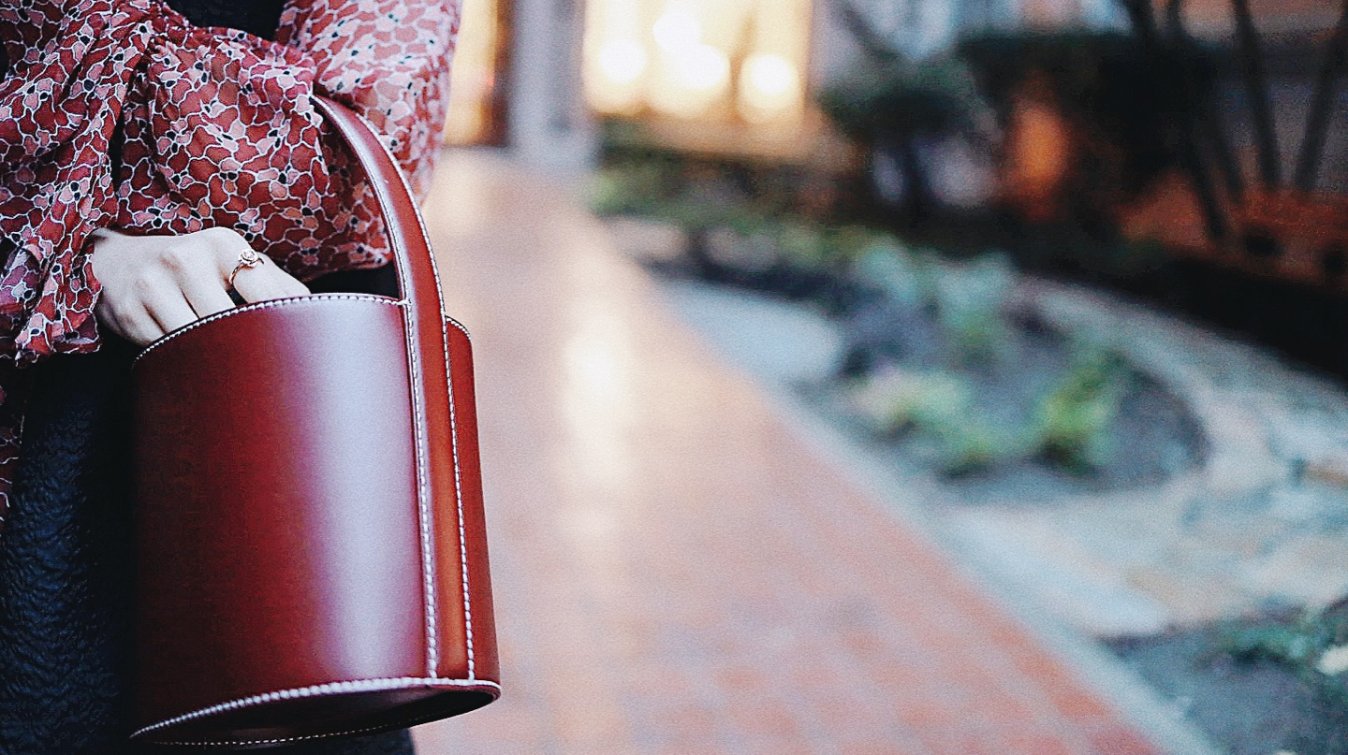 Staud Bissett水桶包▪️秋冬必备的一抹酒红🍁