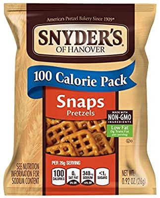 Amazon.com : Snyder's of Hanover Pretzel Snaps, 100 Calorie Individual Packs (10 Count Box) : Grocery & Gourmet Food饼干