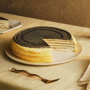 $98 Sesame Ti Kuan Yin Tea Mille Crêpes - 9 inches · Lady M 两个包邮