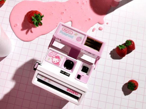 Hello Kitty x Polaroid 600 Strawberry Milk Instant Film Camera
