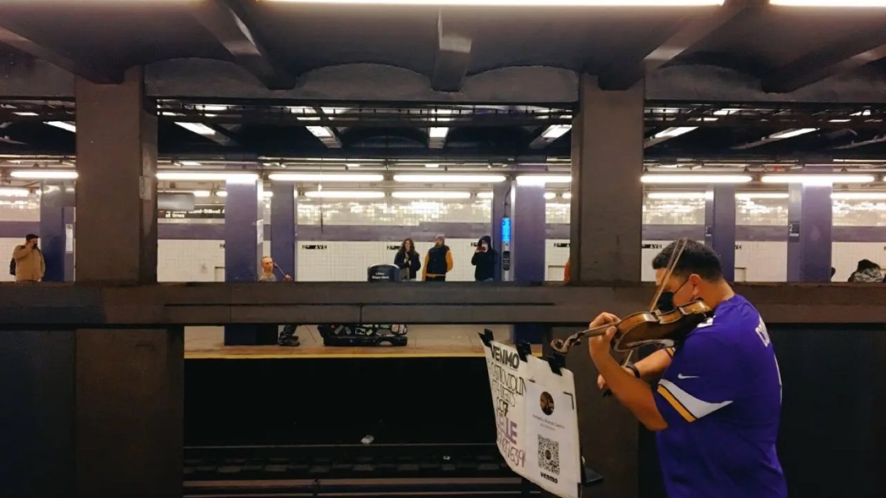纽约2ave地铁艺人表演