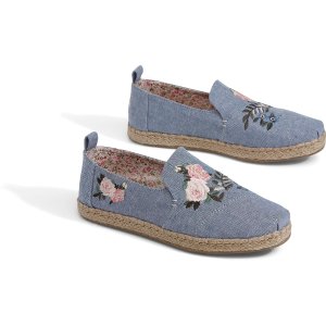 $39 Floral Embroidered Chambray 渔夫鞋