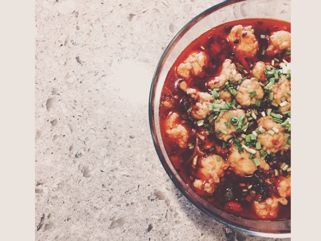 晚餐桌上的美味两部曲：麻辣虾滑 & 四季豆焖面