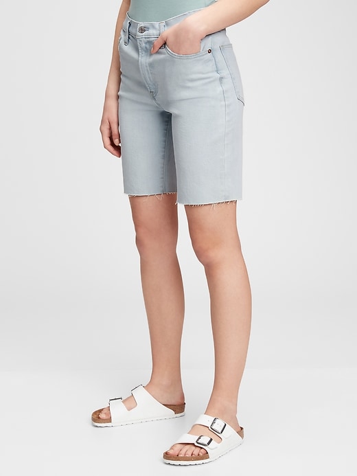 Gap Mid Rise Relaxed Denim Bermuda Shorts with Washwell $5.48 (原价$59.95) 需使用折扣码MORE