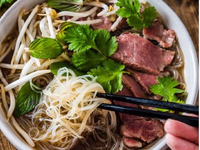 冬天燉一锅牛尾骨汤，做一碗越南牛肉Pho来温暖你的胃吧!附详细教程