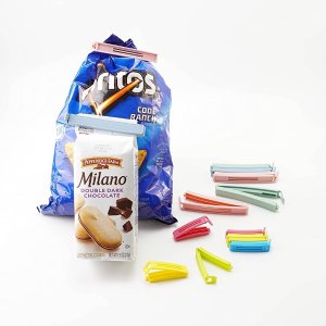 $7.99 Amazon.com: Yarall 30 件装用于食品包装的塑料芯片夹,用于食品、厨房和家庭的弧形设计密封袋夹(4.3 英寸 x10、2.1 英寸 x20)