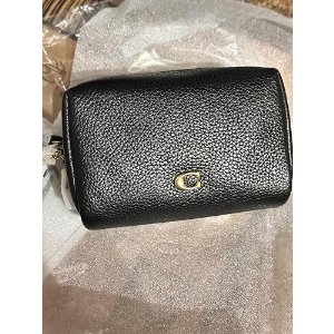 $57.27 Amazon.com: COACH Essential Mini Cosmetic Pouch : Beauty & Personal Care