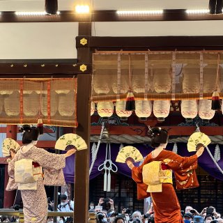 京都八坂神社⛩️有幸观赏到传统艺妓表演...