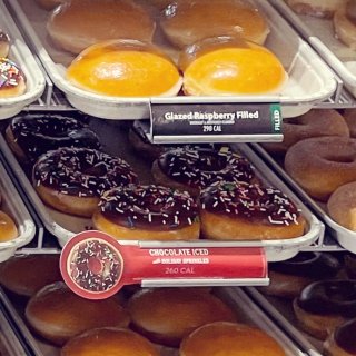 逛Krispy Kreme 甜甜圈店 #...