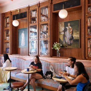 纽约偶遇超美复古咖啡店...