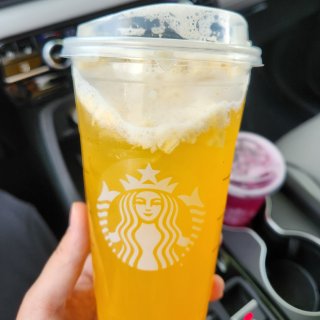 Starbucks 冰爽夏日饮...
