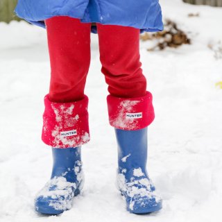 终于穿上靴袜可以开心的玩雪了！...