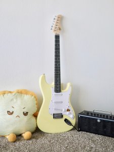 谁说电吉他不能小清新，试试D&R奶黄色电吉他