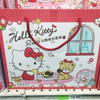 飞龍超市的Hello Kitty 礼盒...