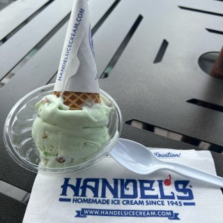 周末出来吃个HANDEL's 的冰淇淋🍦...