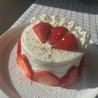 甜品食谱来啦｜一人食的可爱草莓蛋糕...