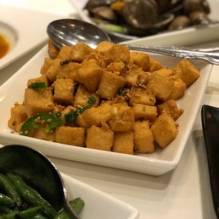 榄菜肉松豆仔,椒盐豆腐,蒜蓉炒蚬