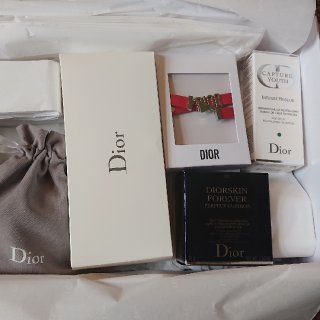 收到Dior的礼盒了...