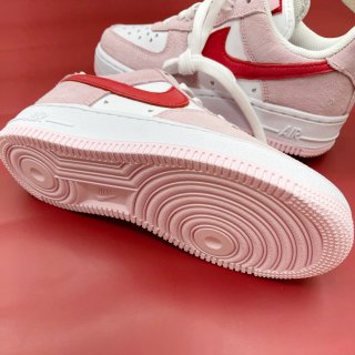 新鞋开箱～粉嫩嫩的Nike情人节限定款...