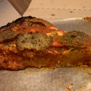 芝加哥特色的厚切披萨 Pequod’s ...