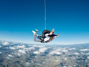 拖了两年的跳伞愿望 终于实现了4000米高空跳伞
