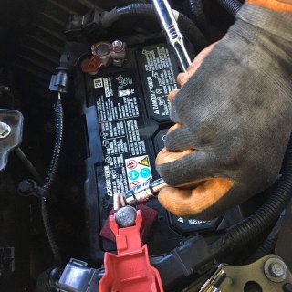 🚗论换电池的重要性⚠️自己更换汽车电池步...