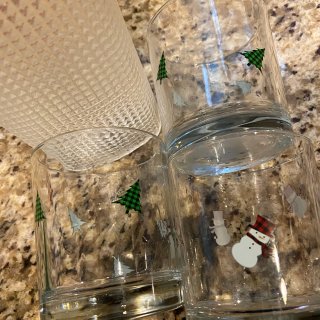 圣诞花边的玻璃水杯分享...