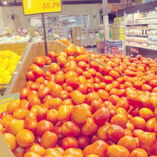 晒超市—HMart超市的冷冻乌冬面和番茄...