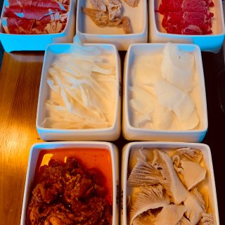 无骨鸭掌,黄喉,麻辣牛肉,牛百叶,肥肠,羊肩肉,肥牛