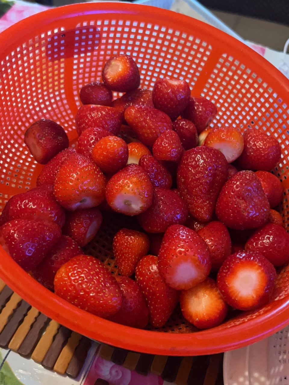 outdoor market的草莓...