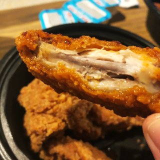 KFC新品炸鸡翅尝鲜😋...