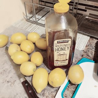 柠檬🍋+蜂蜜==好喝的蜂蜜柠檬...
