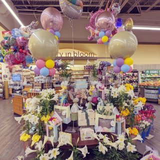 晒复活节—北加超市复活节各式鲜花和糕点。...