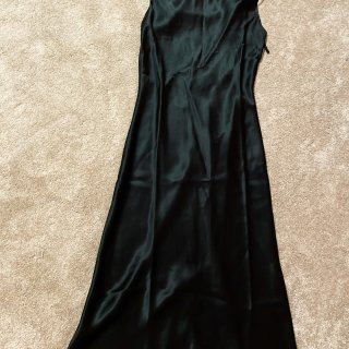 谁能不爱黑色裙子呢？...